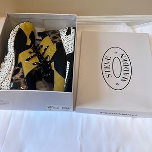 Casual sneaker, by Steve Madden. Size 10.